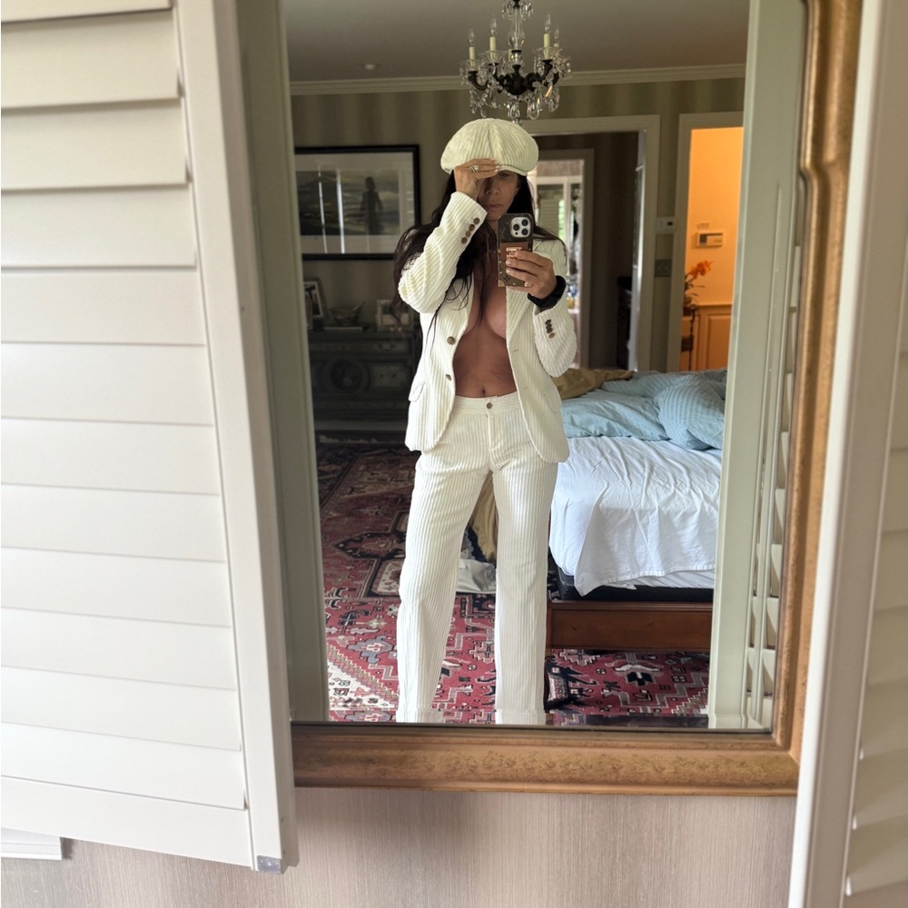 Dolce Gabbana white corduroy vintage pantsuit with matching hat. - Picture 10 of 15